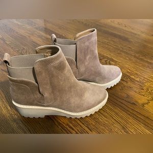 Dolce Vita Women’s Tan Ankle Boots Size 9